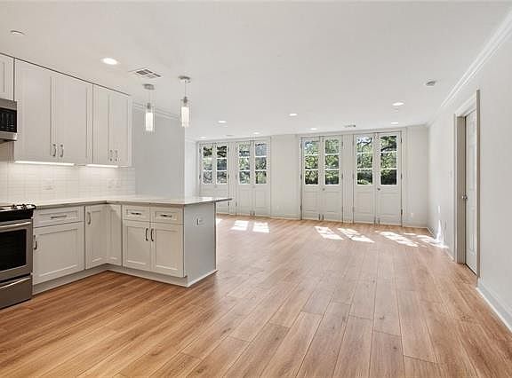 4th image of 3305 Saint Charles Ave #A-b
