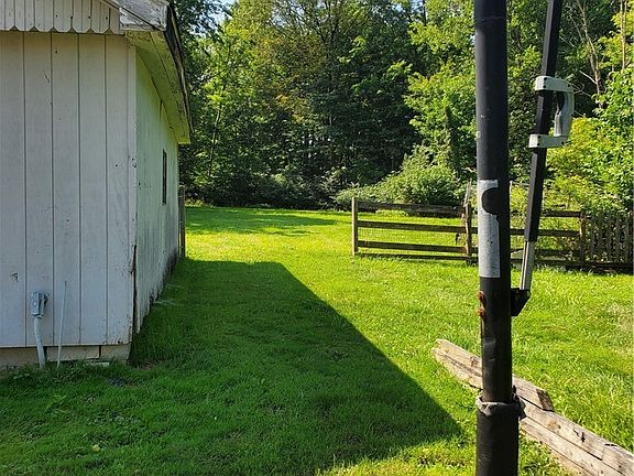 3rd image of 32700 Pettibone Rd