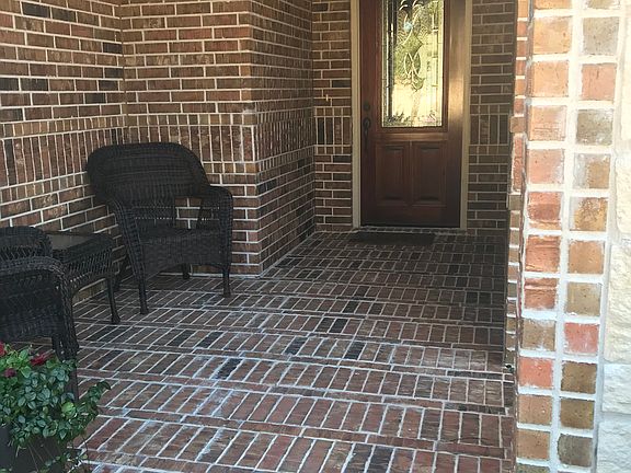 2nd image of 30 Estherwood Pl