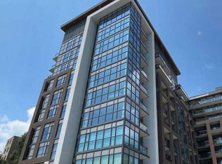 25 Neighbourhood Ln #809, Toronto, ON M8Y 0C4