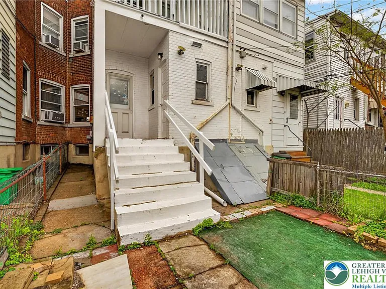626 N 11th St — Photo 50