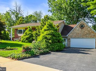 4149 Robin Hood Dr, York, PA 17408