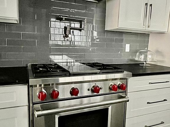 3rd image of 22 Ludlam Pl #1