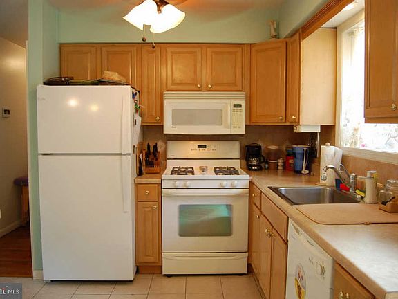 4th image of 12 Oak Ave