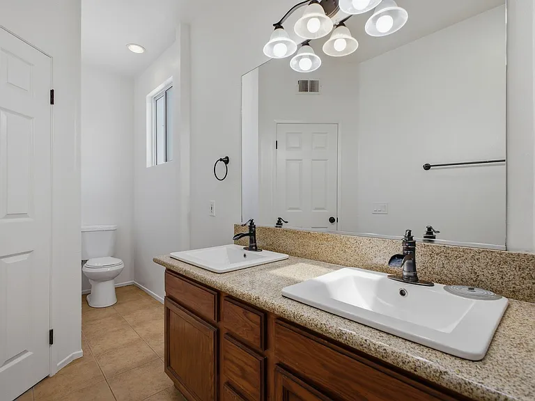 2338 Huntington Dr — Photo 13