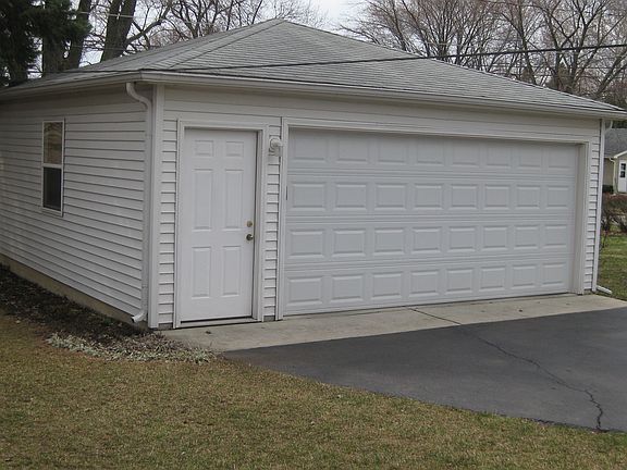 Detached Garage (Built 2006)