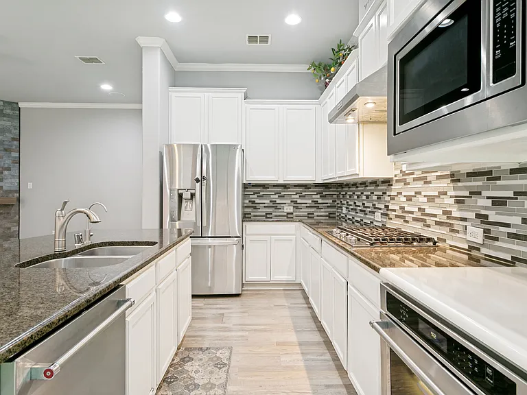 2450 Sunderland Ln — Photo 9