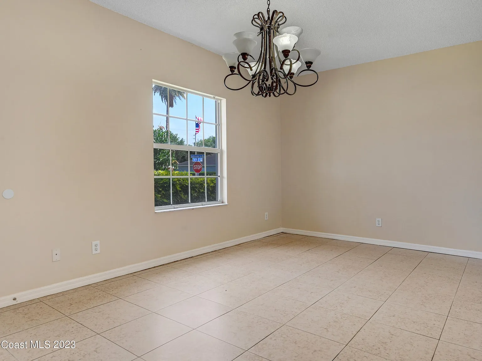 4 bed, 2440 sqft, $2,600 — Photo 2