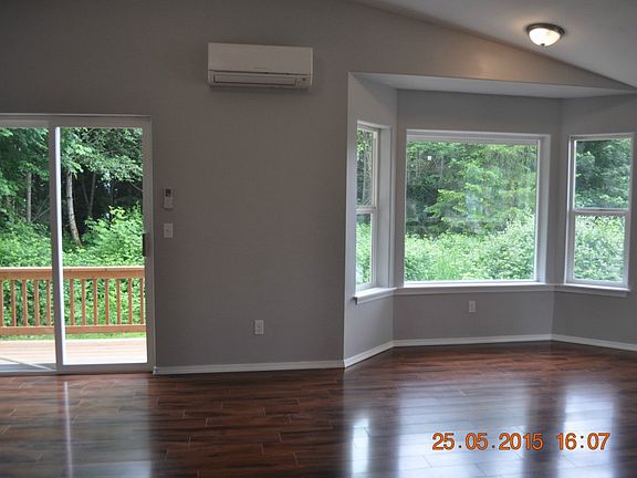 3rd image of 60 Glen Ln