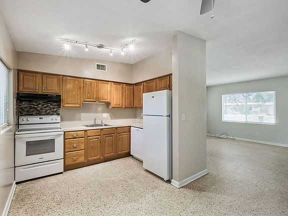 5th image of 1416 Beatrice Dr