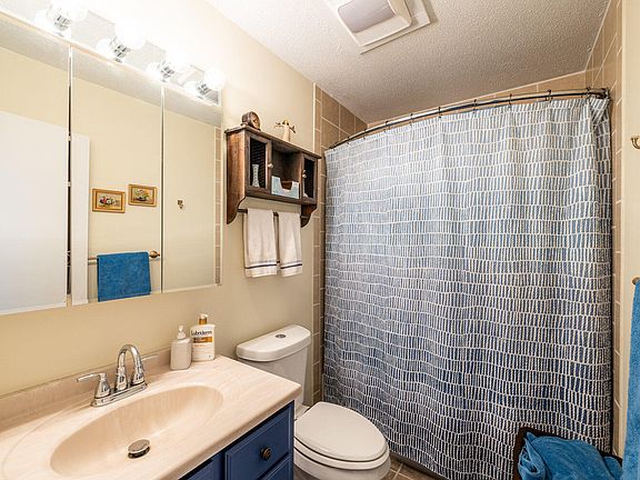 3rd image of 609 S Burritt Ave