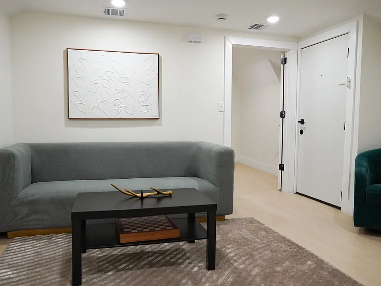 466 Avon Ave #3 — Photo 17