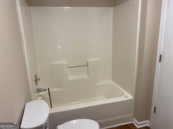 4th image of 209 E Wilson St APT 19
