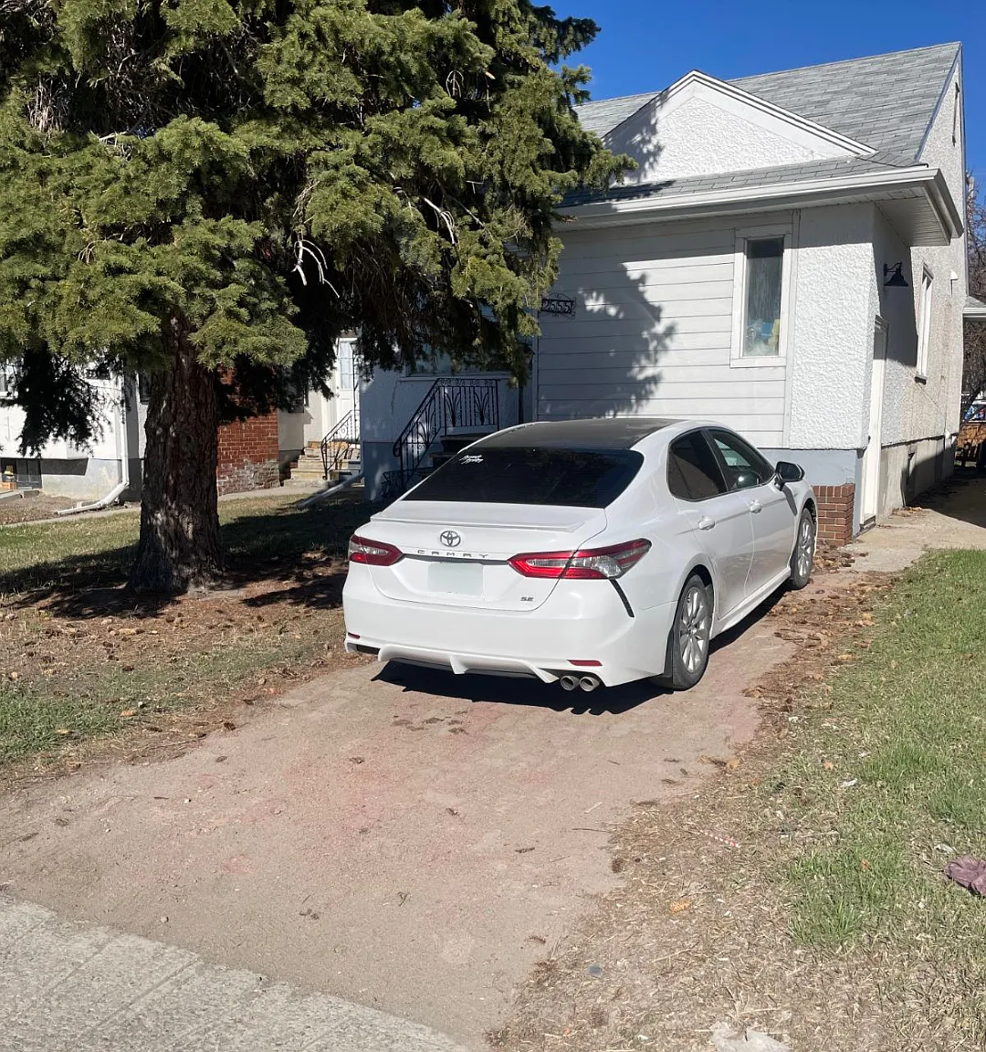 3 bed, 1000 sqft, $2,100 — Photo 1