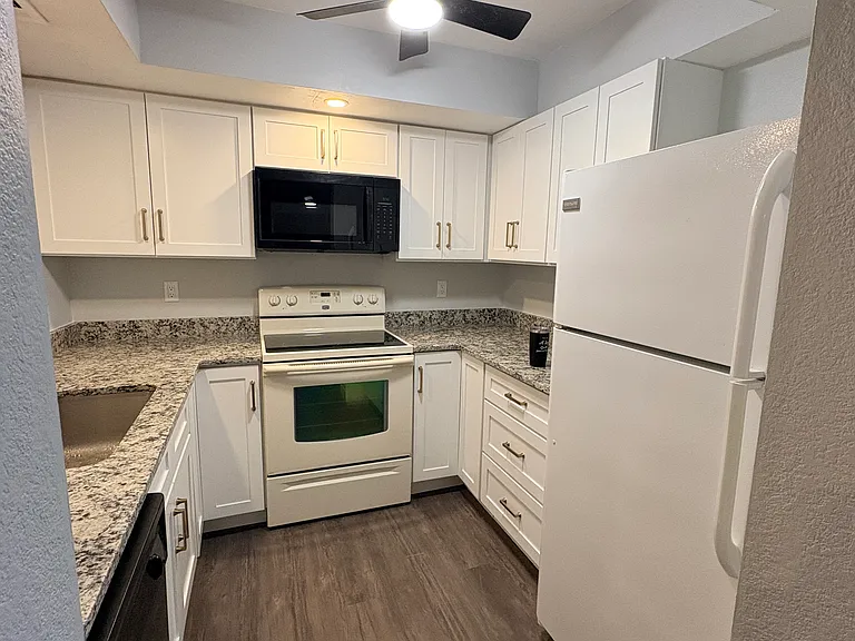 19505 Quesada Ave #EE201 — Photo 6