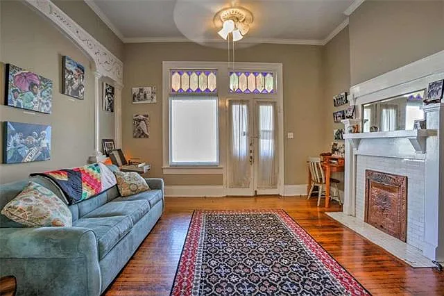 1008 Louisa St — Photo 3