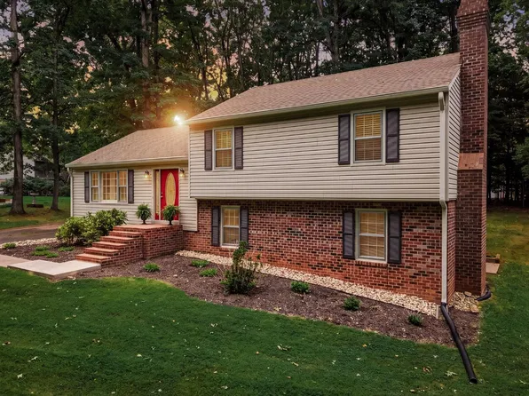 205 Pocahontas Dr, Forest, VA 24551