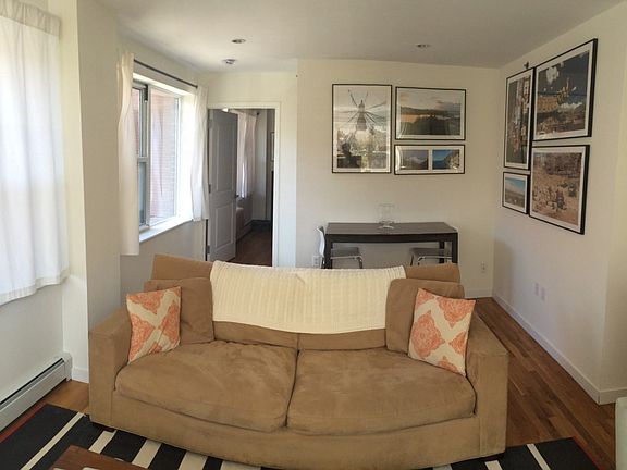 4th image of 2550 Crescent St APT 3C