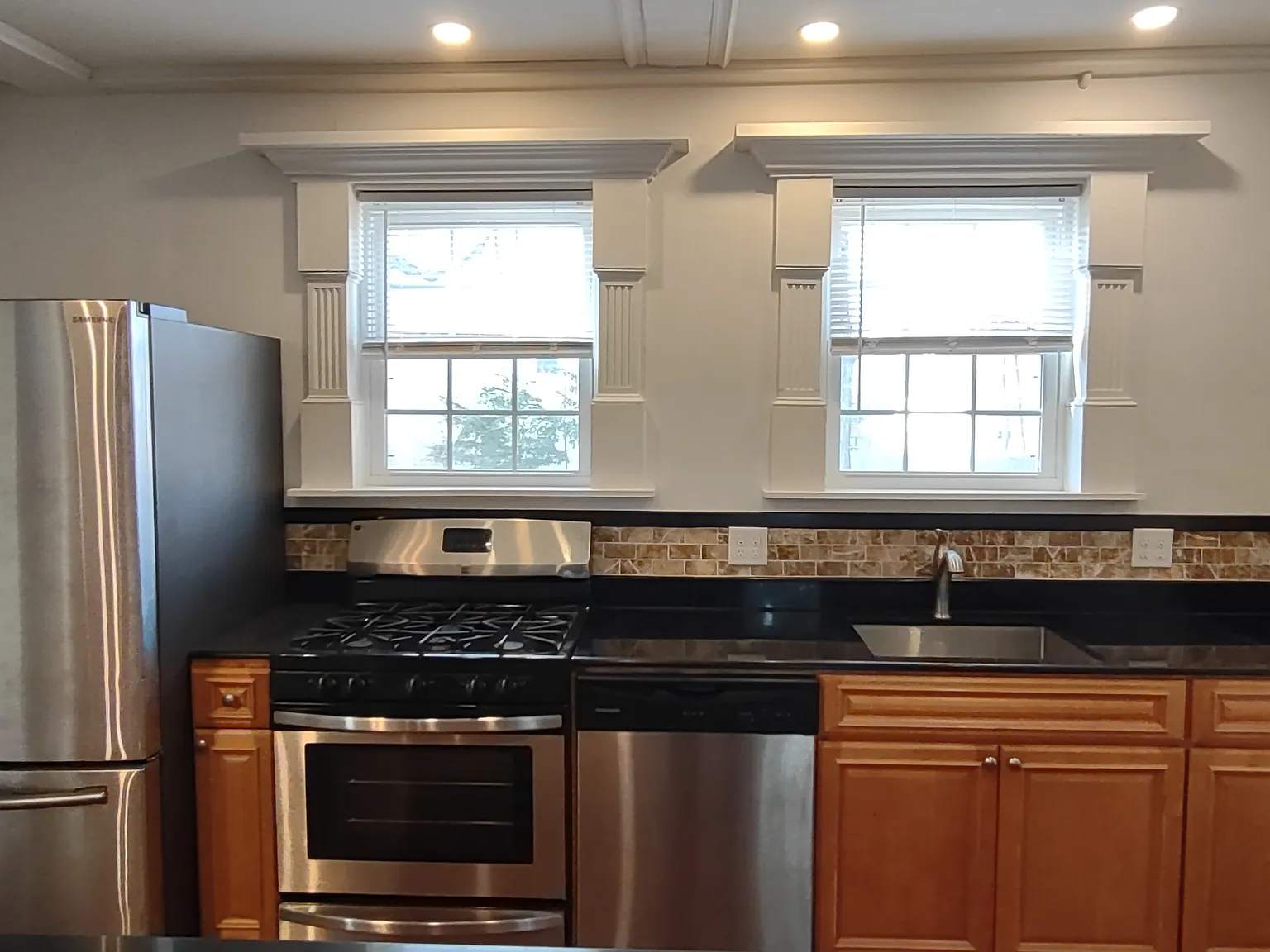 3 bed, 1250 sqft, $2,990 — Photo 3