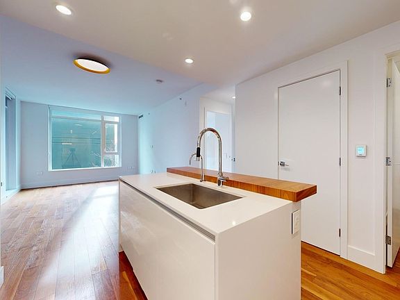 4th image of 7428 Alberta St #208