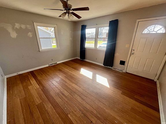 3rd image of 1916 Carol Dr