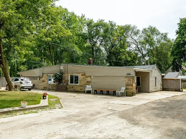 8595 Orchard, Pinckney, MI 48169