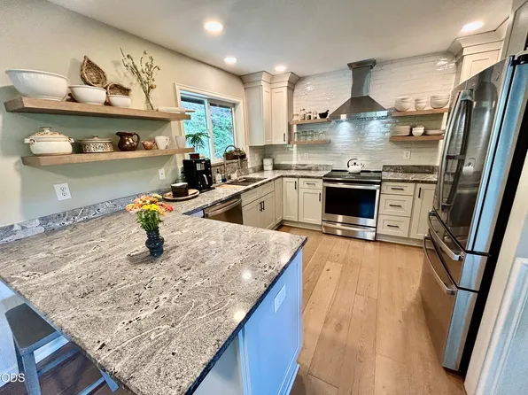 8129 Thompson Creek Rd, Jacksonville, OR 97530