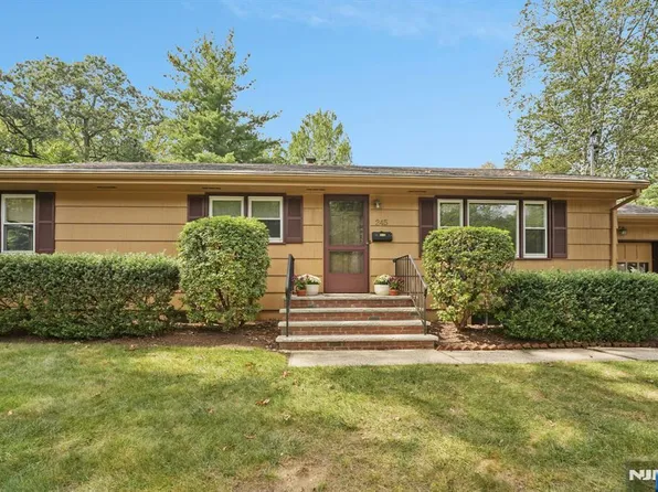245 Raymond St, Hillsdale, NJ 07642
