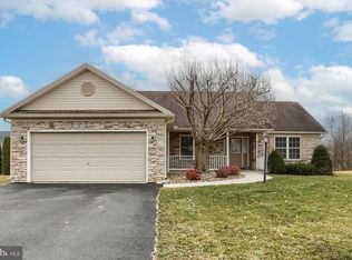 27 Coventry Dr, Carlisle, PA 17015
