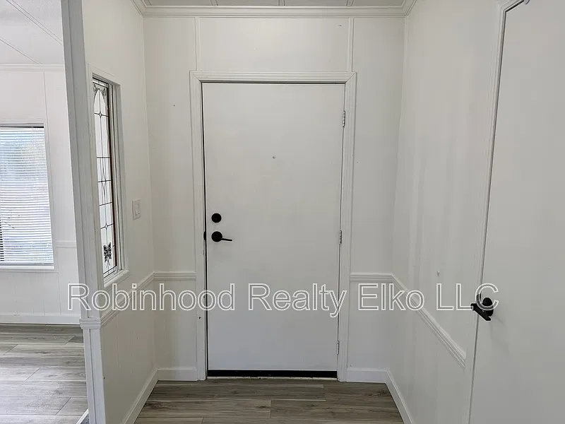 3 bed, 2.0 bath, 1617 sqft, $2,000 — Photo 2