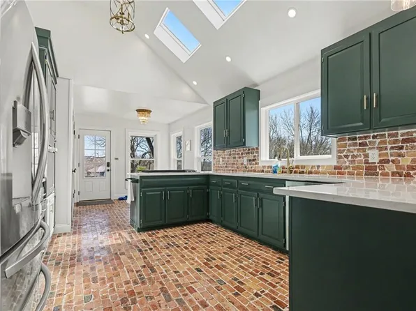 107 E Santa Fe Trl, Kansas City, MO 64145