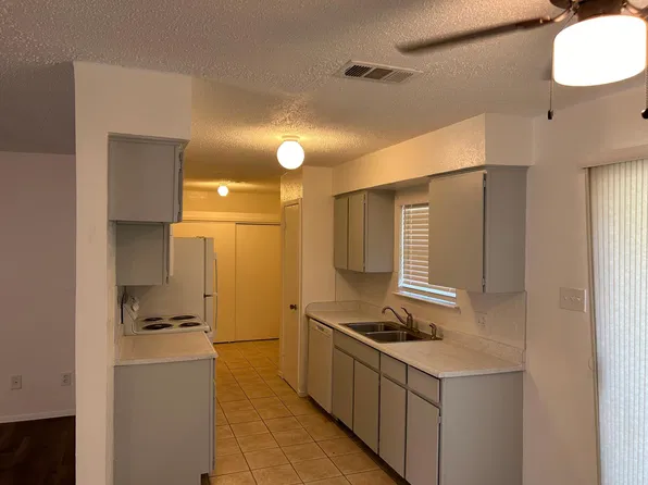 1808 Arkansas St, Gainesville, TX 76240