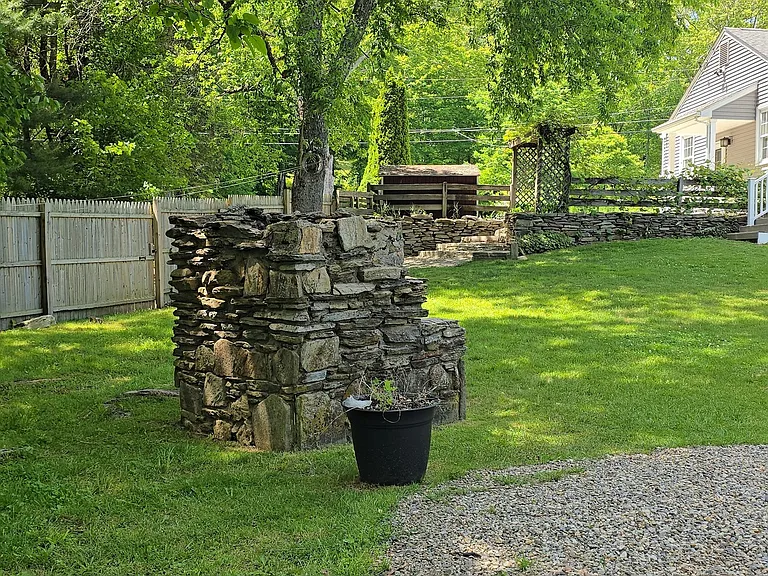 157 S River Rd — Photo 24
