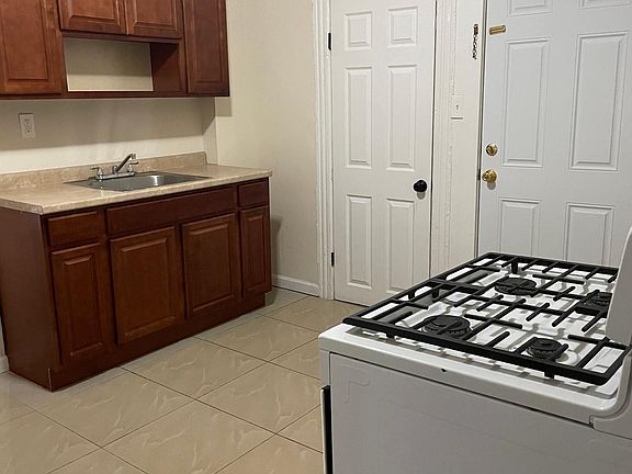 2nd image of 303 S 19th St Floor 1