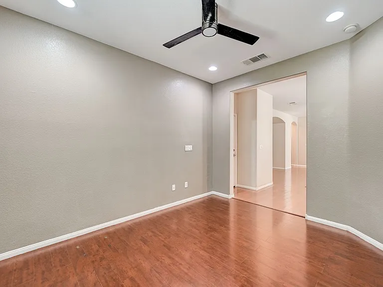4421 Desert Home Ave — Photo 7