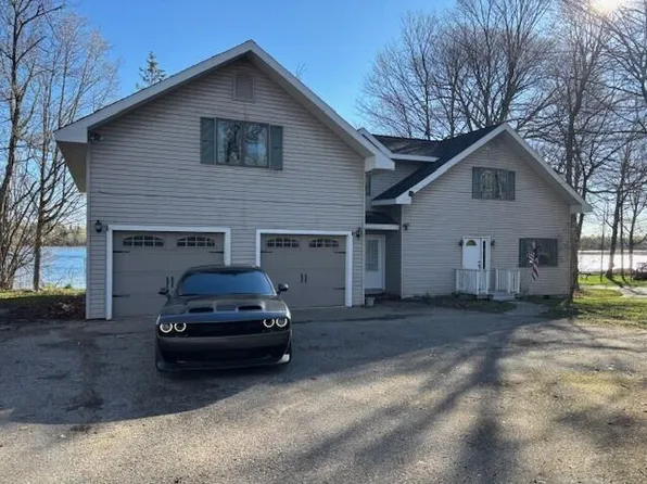 541 S Hill Island Rd, Cedarville, MI 49719