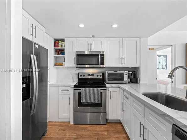 400 S Pointe Dr, Miami Beach, FL