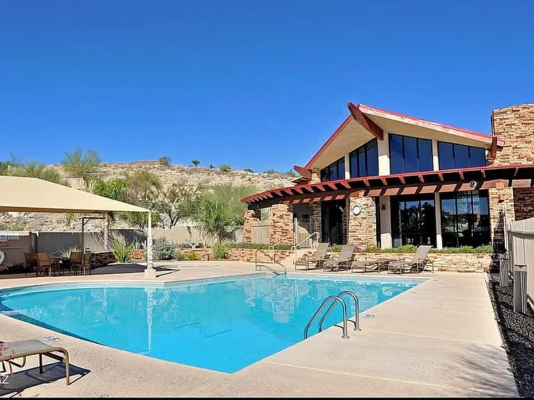 4232 N Sunset Cliff Dr — Photo 1