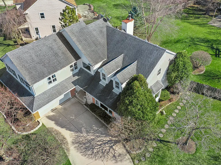 155 Chapel Oaks Dr — Photo 3