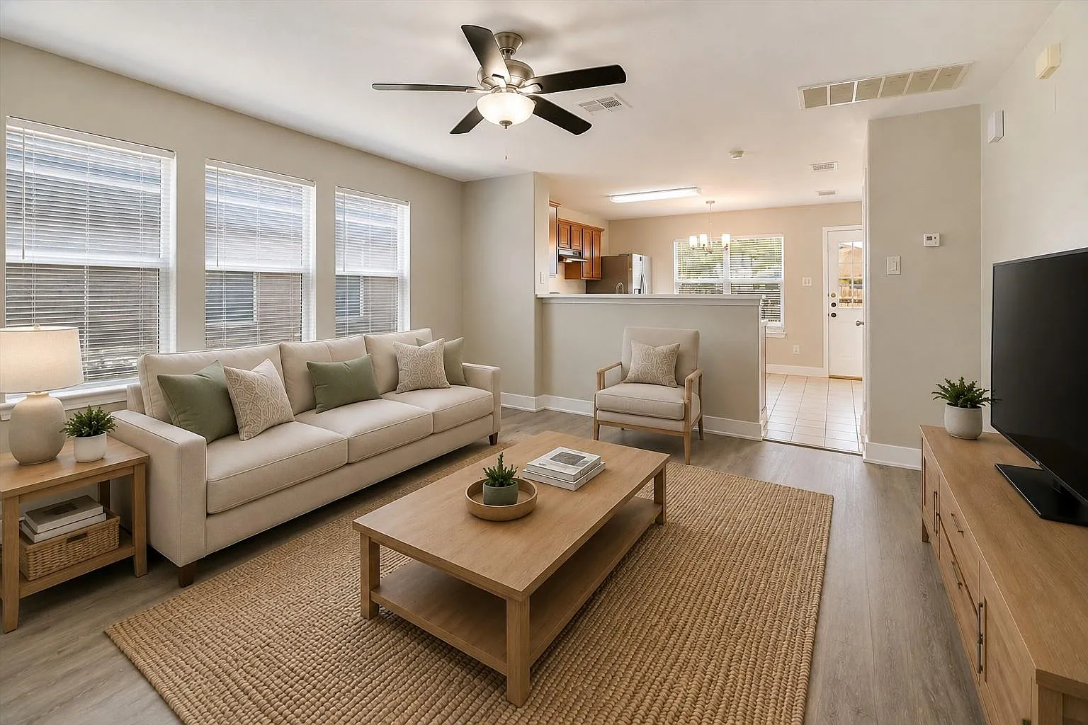 5 bed, 2.5 bath, 2345 sqft, $2,600 — Photo 2