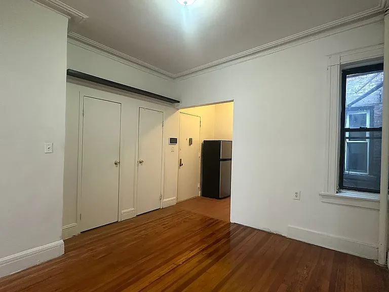 309 W 54th St #3A — Photo 11