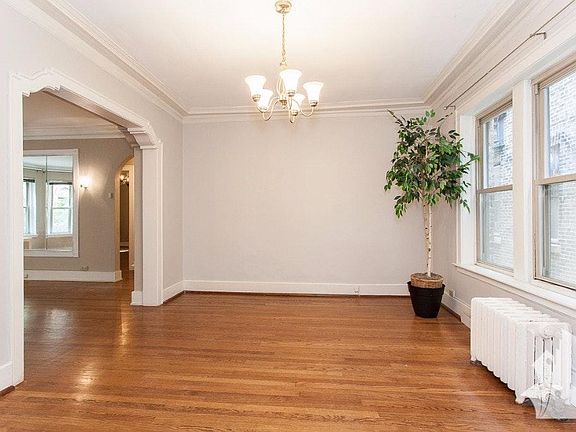 2nd image of 2726 N Pine Grove Ave APT 1