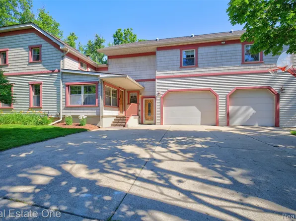 4 N Church St, Ortonville, MI 48462