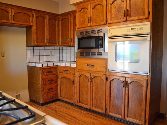 3rd image of 751 Donald Dr