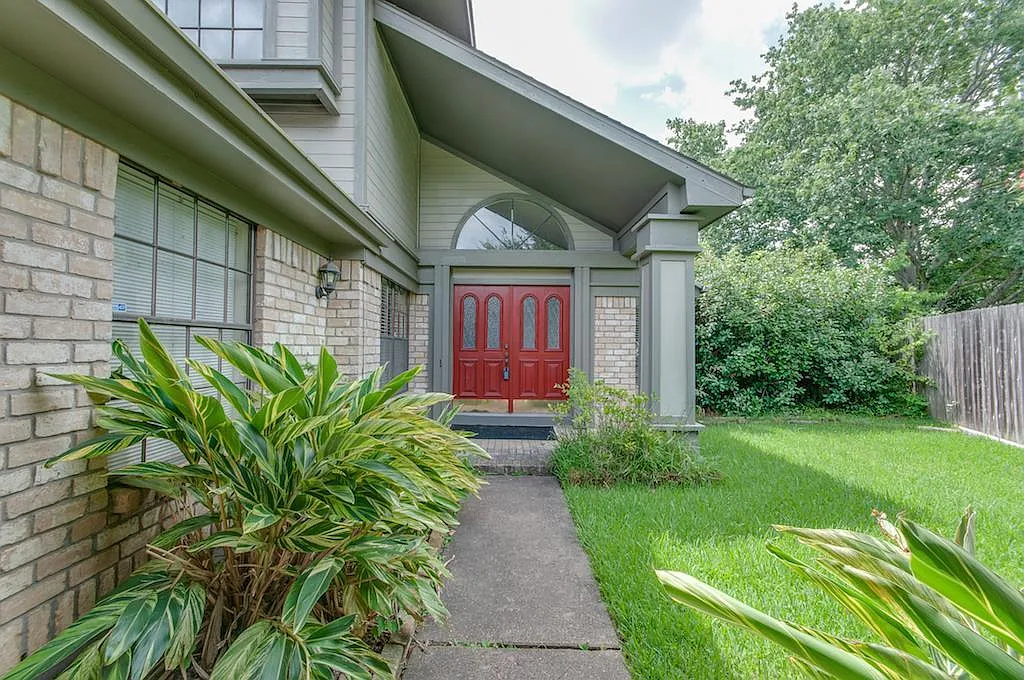 4 bed, 2.5 bath, 3036 sqft, $2,500 — Photo 2