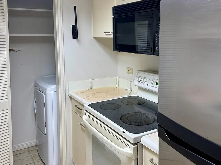 3525 Sage Rd #813 — Photo 7