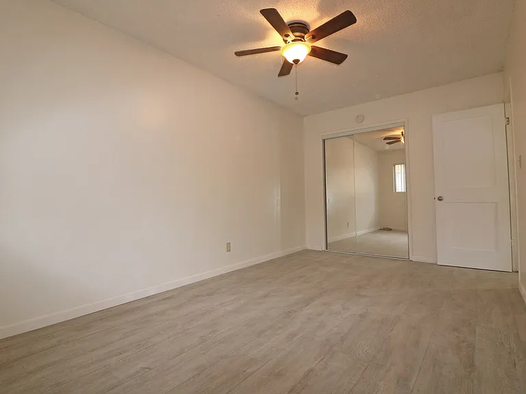 4760 Kansas St — Photo 11