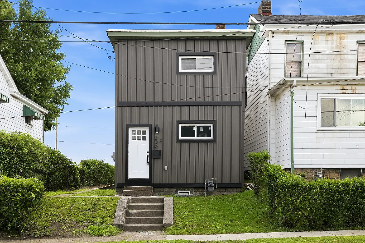 3 bed, 1200 sqft, $1,600 — Photo 1