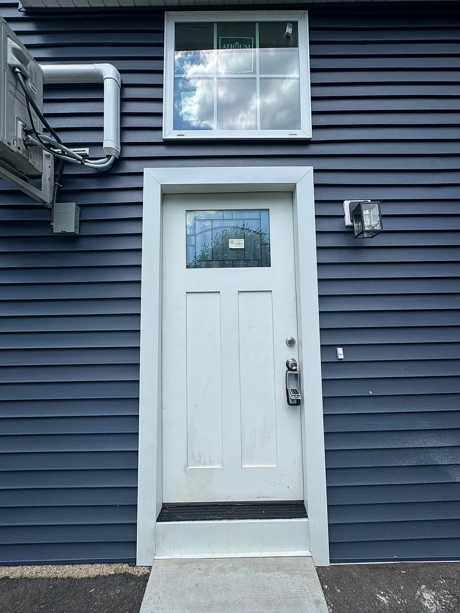 Entrance door to the unit. - 334 Bunnell St #R