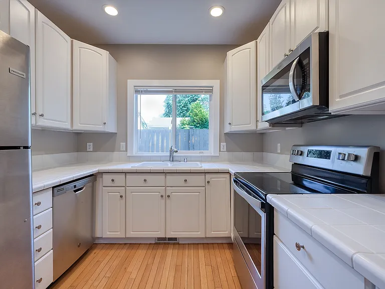 445 NE Alder St #2 — Photo 11